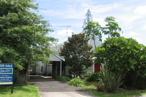 Photo of property in 47 Roslyn Terrace, Stanley Point, Auckland, 0624