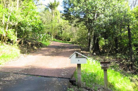 Photo of property in 10 Tui Crescent, Waiatarua, Auckland, 0604