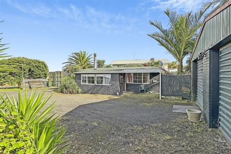 Photo of property in 1/3 Clarks Beach Road, Clarks Beach, 2122
