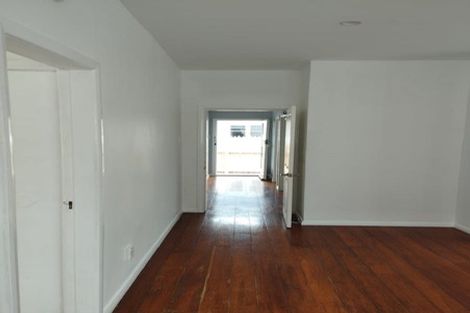 Photo of property in 114 Cambridge Terrace, Fairfield, Lower Hutt, 5011