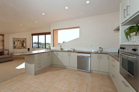 Photo of property in 11 Trotting Terrace, Fairview Heights, Auckland, 0632