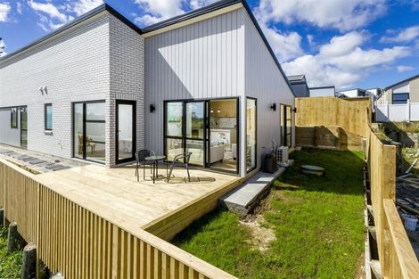 Photo of property in 1 Horokaka Street, Massey, Auckland, 0614