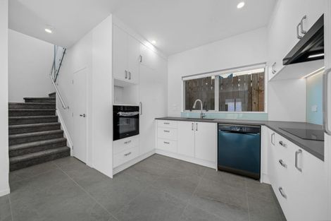 Photo of property in 9c Edgerton Road, Te Atatu Peninsula, Auckland, 0610