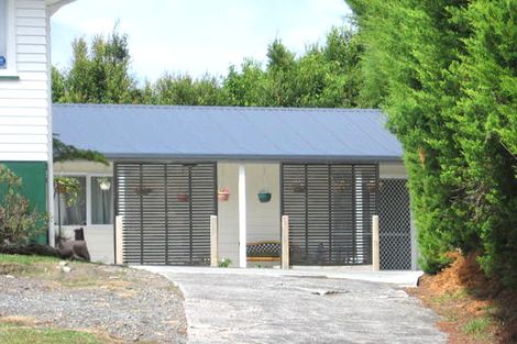 Photo of property in 13 Barnfield Place, Glendene, Auckland, 0602