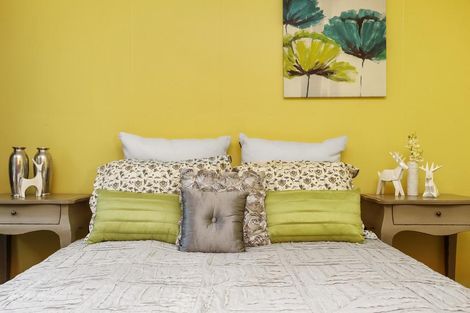 Photo of property in 305 Forest Hill Road, Waiatarua, Auckland, 0612