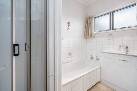 Photo of property in 83a Hatea Drive, Regent, Whangarei, 0112