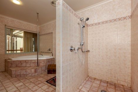 Photo of property in 18 Falla Street, Paraparaumu Beach, Paraparaumu, 5032