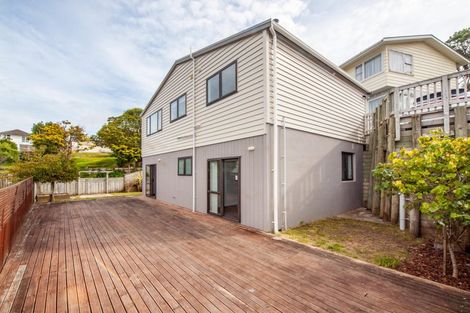 Photo of property in 43a Stewart Drive, Newlands, Wellington, 6037