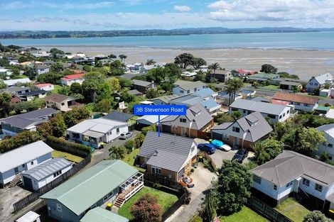 Photo of property in 3b Stevenson Road, Clarks Beach, 2122