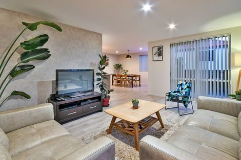 Photo of property in 214 Hill Road, The Gardens, Auckland, 2105