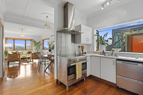 Photo of property in 86 Nicholson Road, Khandallah, Wellington, 6035