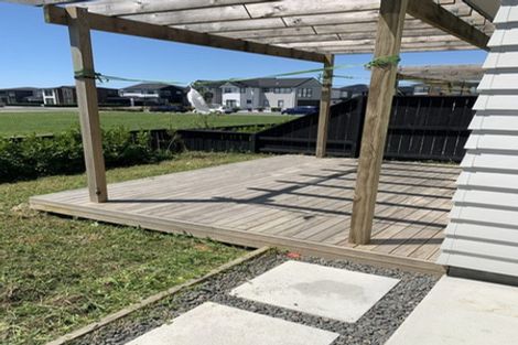 Photo of property in 9 Irving Place, Hobsonville, Auckland, 0616