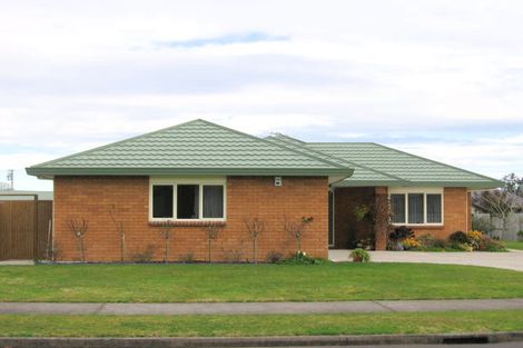 Photo of property in 60 Waiwherowhero Drive, St Andrews, Hamilton, 3200