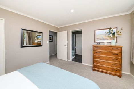 Photo of property in 6 Angelina Way, Kelvin Grove, Palmerston North, 4414