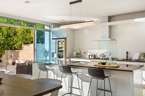 Photo of property in 7 Rangi Avenue, Schnapper Rock, Auckland, 0632