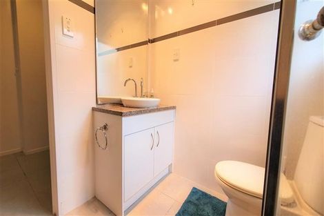 Photo of property in 29a Raleigh Road, Northcote, Auckland, 0627