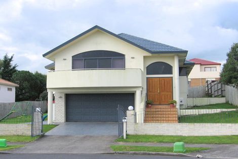 Photo of property in 17 Macadamia Close, Goodwood Heights, Auckland, 2105