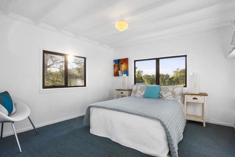 Photo of property in 305 Forest Hill Road, Waiatarua, Auckland, 0612