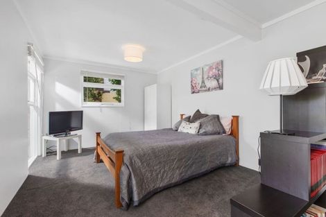 Photo of property in 1/6 Reynolds Place, Torbay, Auckland, 0630