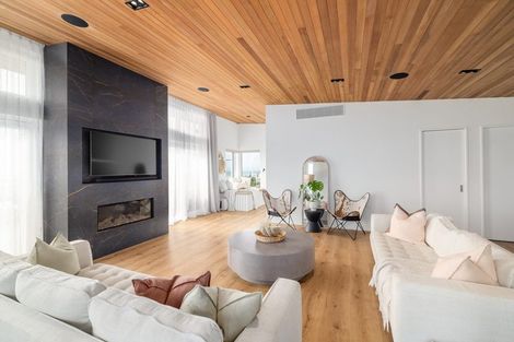 Photo of property in 83 Major Hornbrook Road, Mount Pleasant, Christchurch, 8081