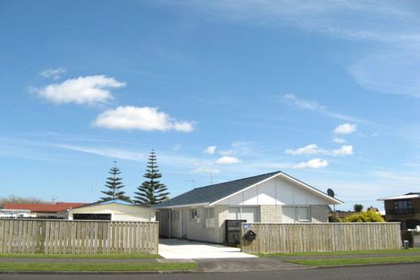 Photo of property in 123 Heta Road, Highlands Park, New Plymouth, 4312