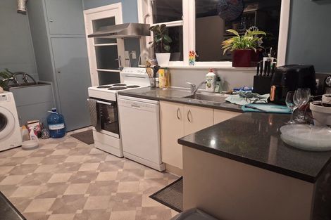 Photo of property in 35 Pokohiwi Road, Normandale, Lower Hutt, 5010