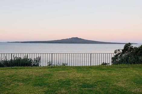 Photo of property in 2/6 Saint Leonards Road, Hauraki, Auckland, 0622