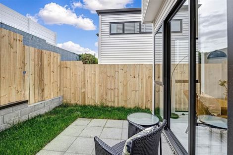 Photo of property in 562b Beach Road, Rothesay Bay, Auckland, 0630