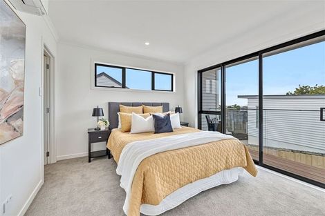 Photo of property in 562b Beach Road, Rothesay Bay, Auckland, 0630