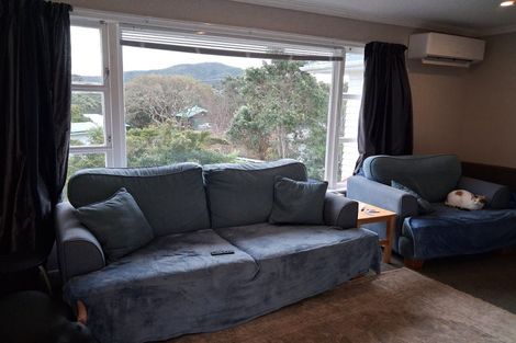Photo of property in 35 Pokohiwi Road, Normandale, Lower Hutt, 5010