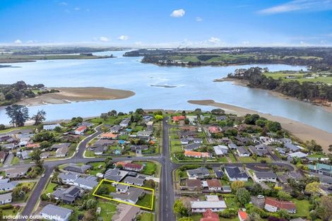 Photo of property in 114 Racecourse Road, Waiuku, 2123