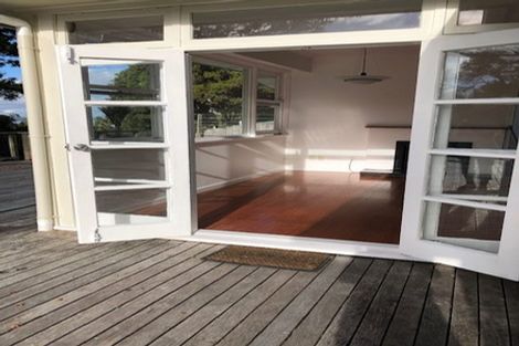 Photo of property in 7 Tinopai Road, Titirangi, Auckland, 0604