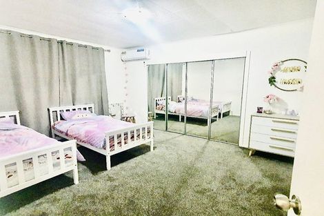 Photo of property in 11c Bamboo Grove, Kelston, Auckland, 0602