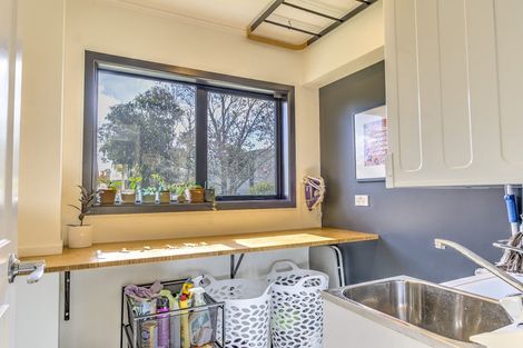 Photo of property in 77 Gilbass Avenue, Hamilton Lake, Hamilton, 3204