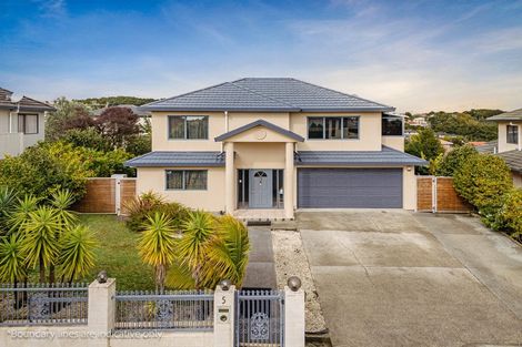 Photo of property in 5 Macadamia Close, Goodwood Heights, Auckland, 2105