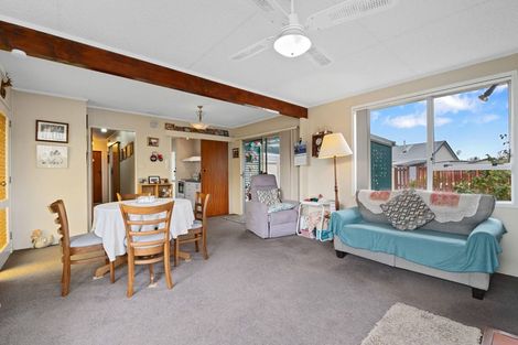 Photo of property in 25 Matthew Place, Kawaha Point, Rotorua, 3010