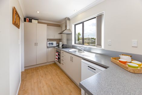 Photo of property in 16 Thorndon Close, Kirwee, Darfield, 7571