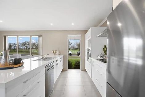 Photo of property in 41 Plescher Crescent, Leamington, Cambridge, 3432