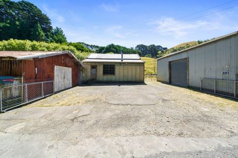 Photo of property in 281 Takapu Road, Takapu Valley, Wellington, 5028
