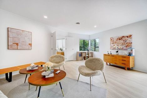 Photo of property in 8 Stitchbird Close, Murrays Bay, Auckland, 0630