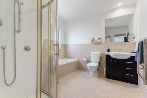 Photo of property in 9/2 Swan Hill Drive, Glen Eden, Auckland, 0602