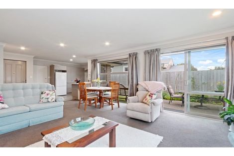 Photo of property in 33a Wilsons Road South, Saint Martins, Christchurch, 8022