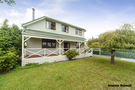 Photo of property in 5 Rangitira Avenue, Palmerston North, 4414