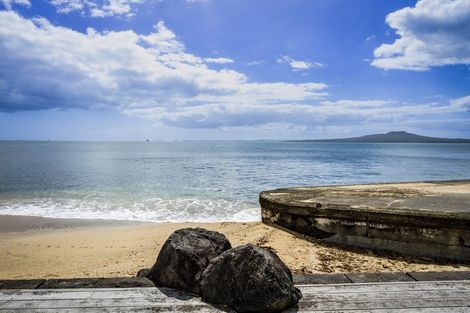 Photo of property in 31 Ocean View Road, Milford, Auckland, 0620