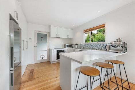 Photo of property in 1/9 De Val Drive, Titirangi, Auckland, 0604