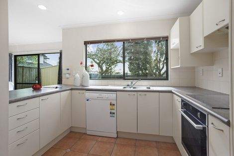 Photo of property in 36a Greenhill Crescent, Pakuranga, Auckland, 2010