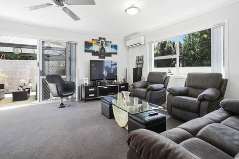 Photo of property in 7 Lawrence Crescent, Hillpark, Auckland, 2102
