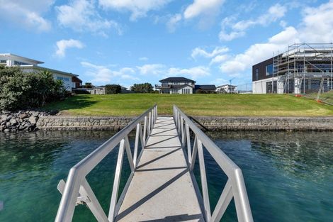 Photo of property in 23 Fred Carr Place, One Tree Point, 0118