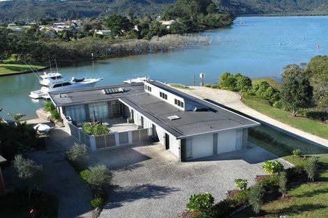 Photo of property in 38 Hei Esplanade, Whitianga, 3510