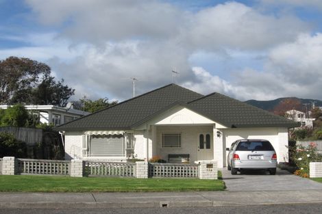 Photo of property in 32a Weka Road, Raumati Beach, Paraparaumu, 5032